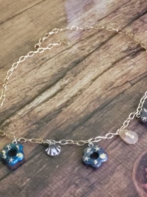Collier "Fantaisie Marine" en Acier Inoxydable Doré avec Pendentifs Coquillages et Étoiles de Mer