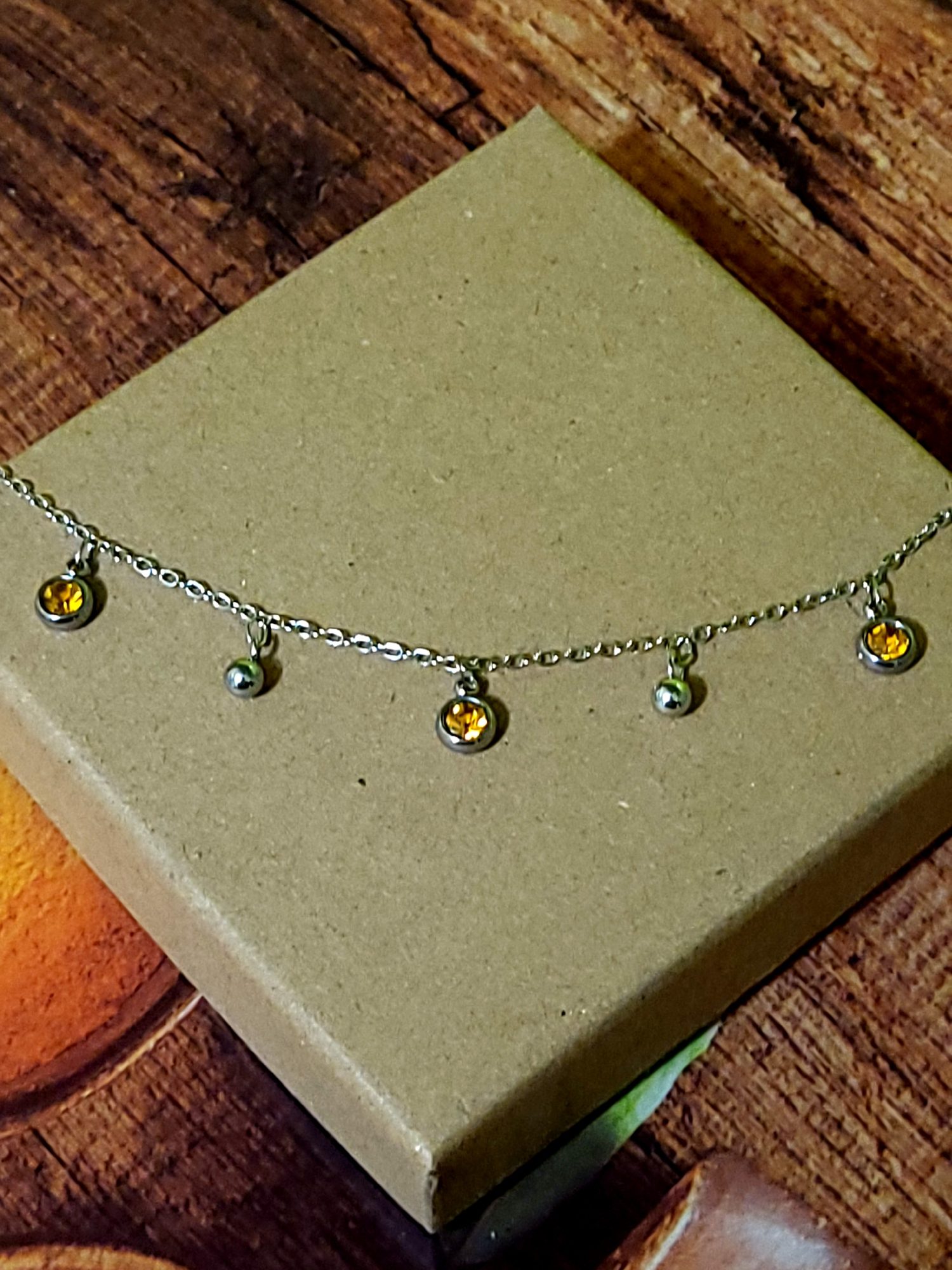 Collier Court Charms Éclat – Jaune Ambré & Acier